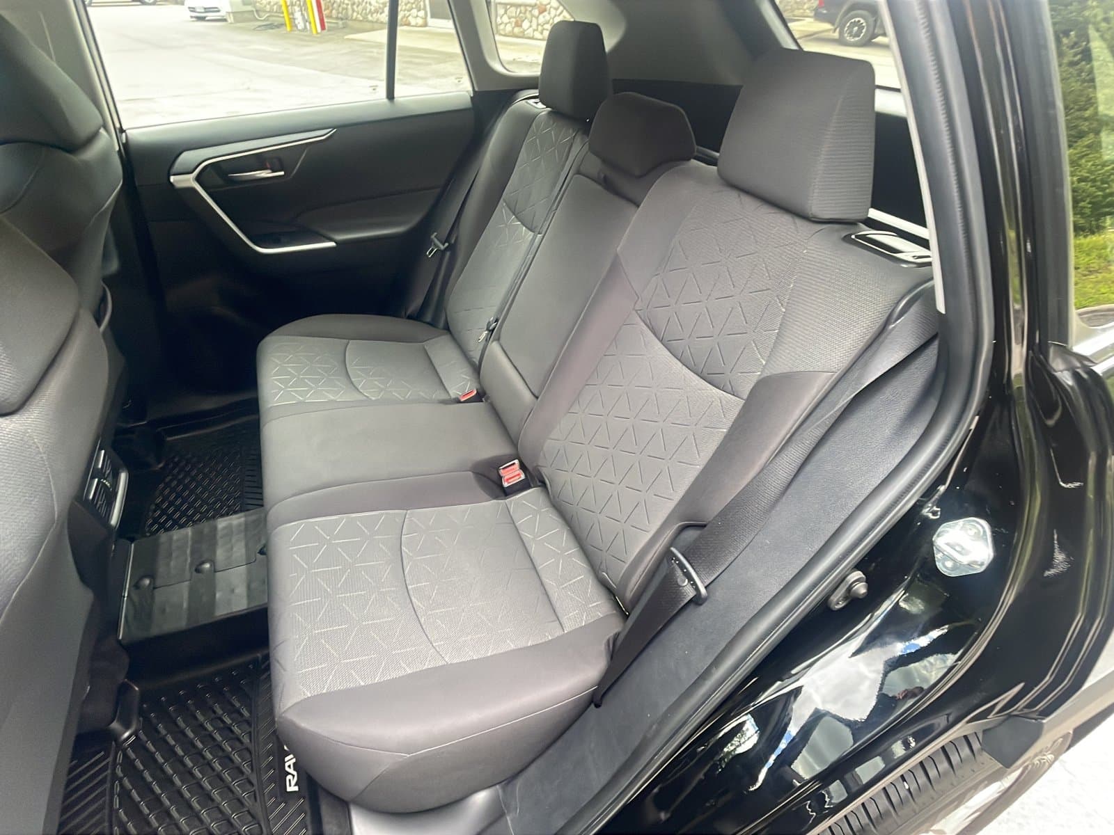 Toyota RAV4 2022 — photo 17