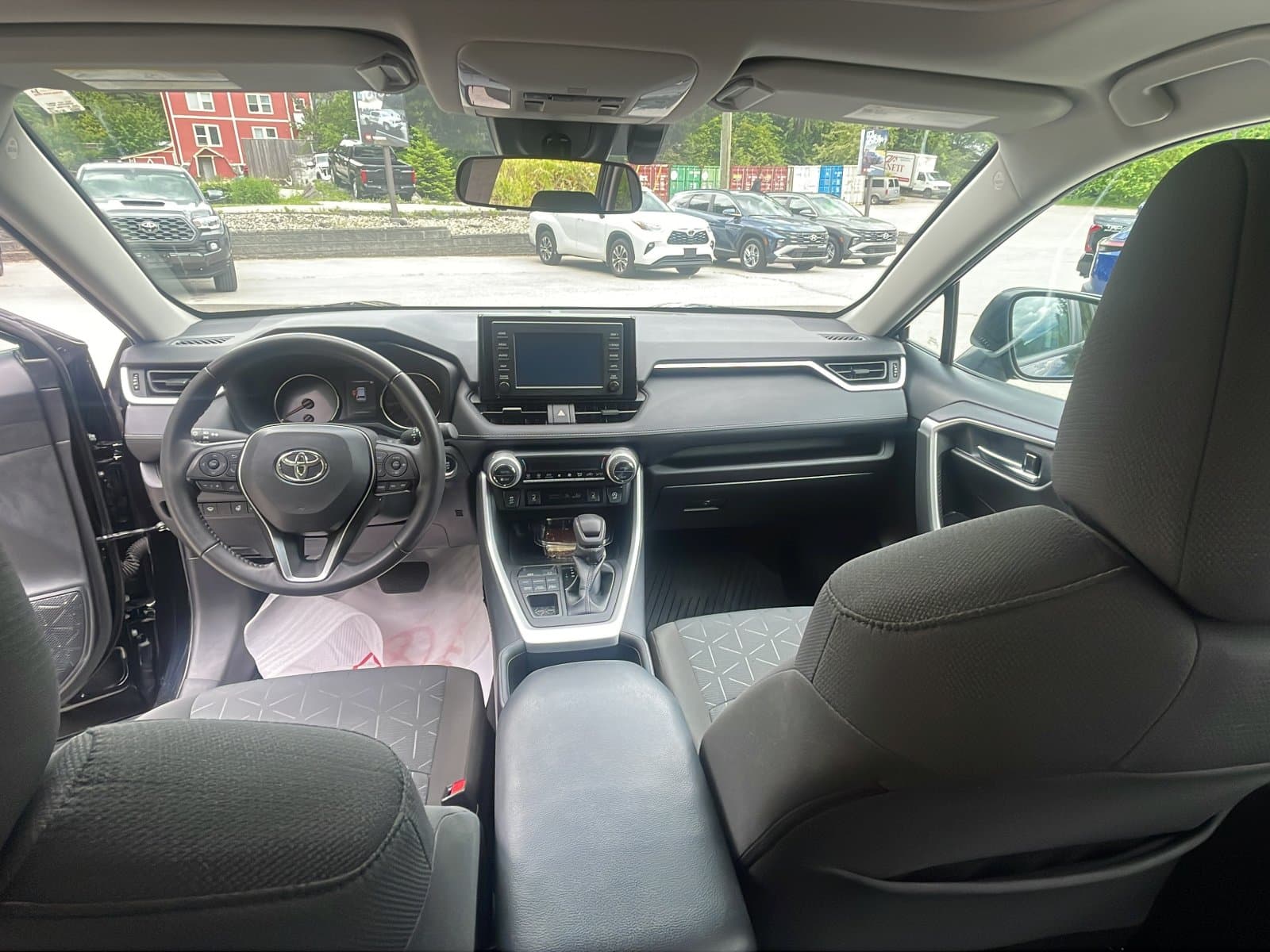 Toyota RAV4 2022 — photo 18