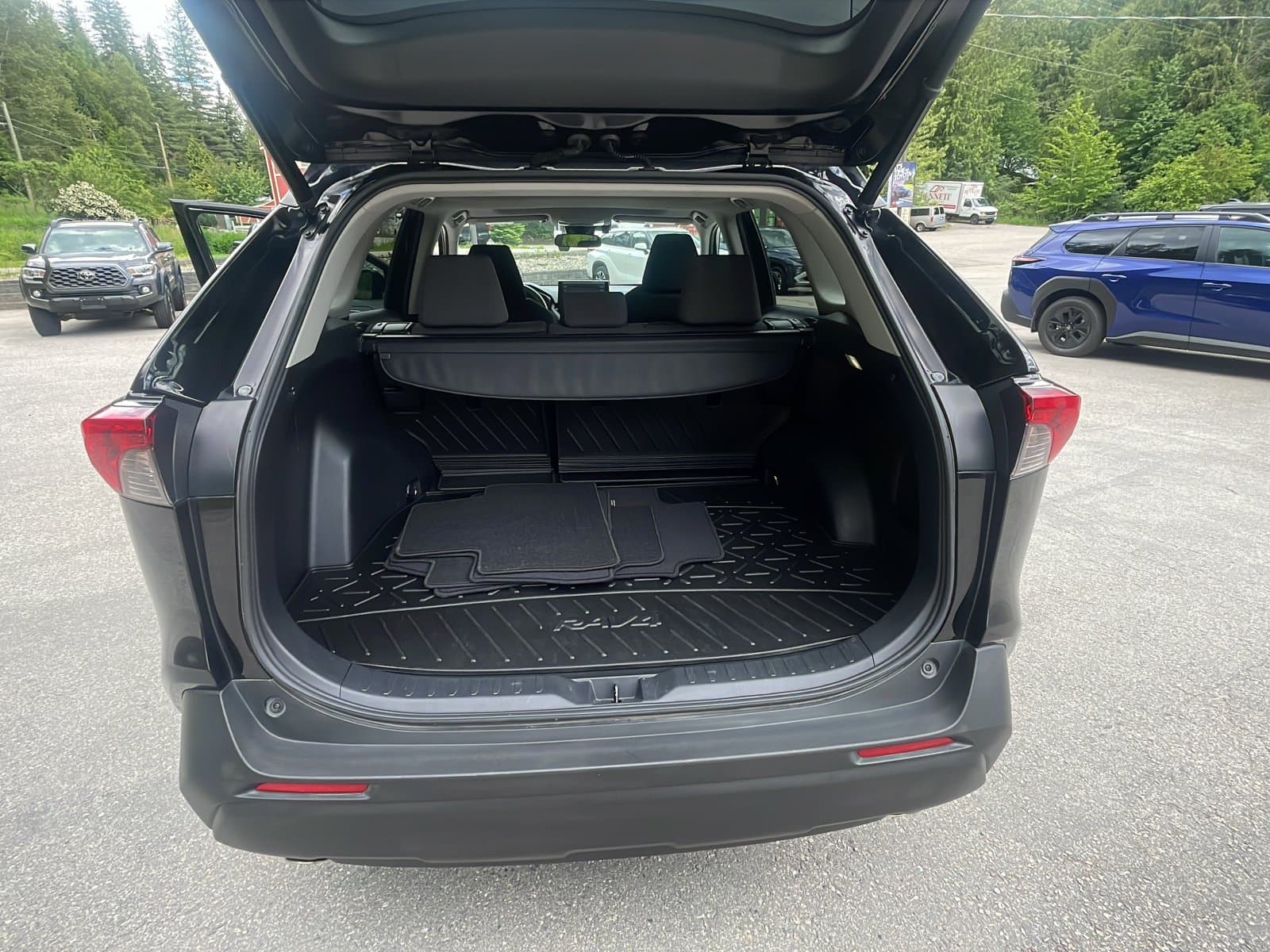 Toyota RAV4 2022 — photo 19