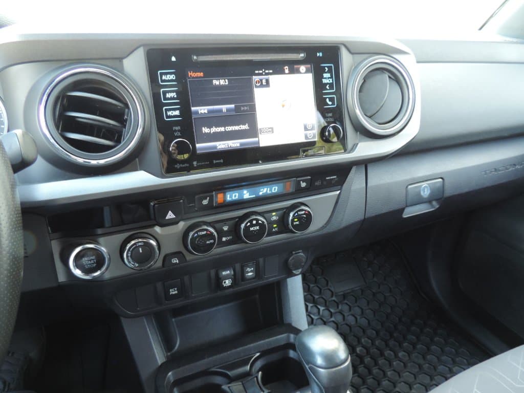 Toyota Tacoma 2018 — photo 15
