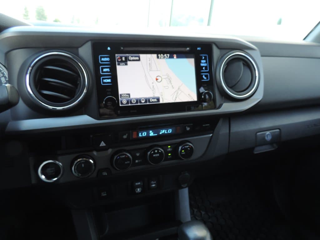 Toyota Tacoma 2018 — photo 17
