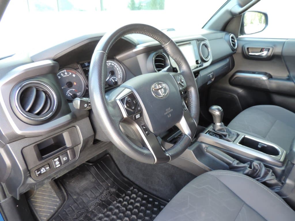 Toyota Tacoma 2018 — photo 11