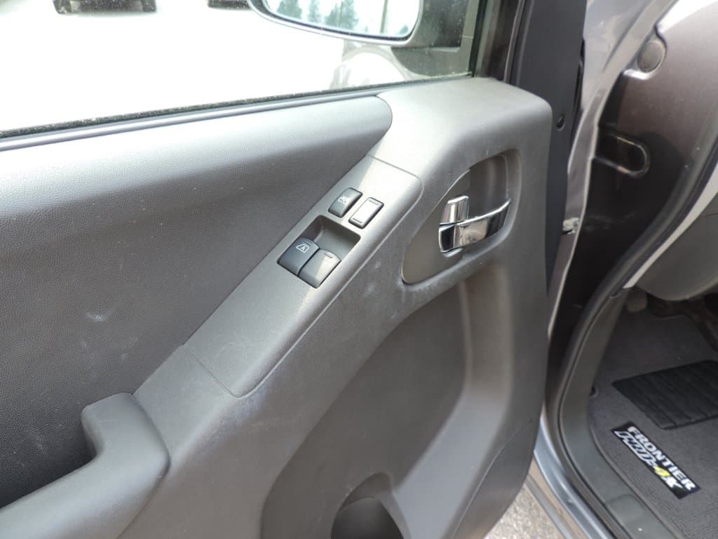 Nissan Frontier 2017 — photo 16
