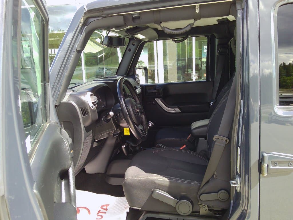 Jeep Wrangler Unlimited 2017 — photo 9