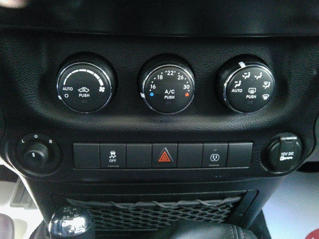 Jeep Wrangler Unlimited 2017 — photo 17