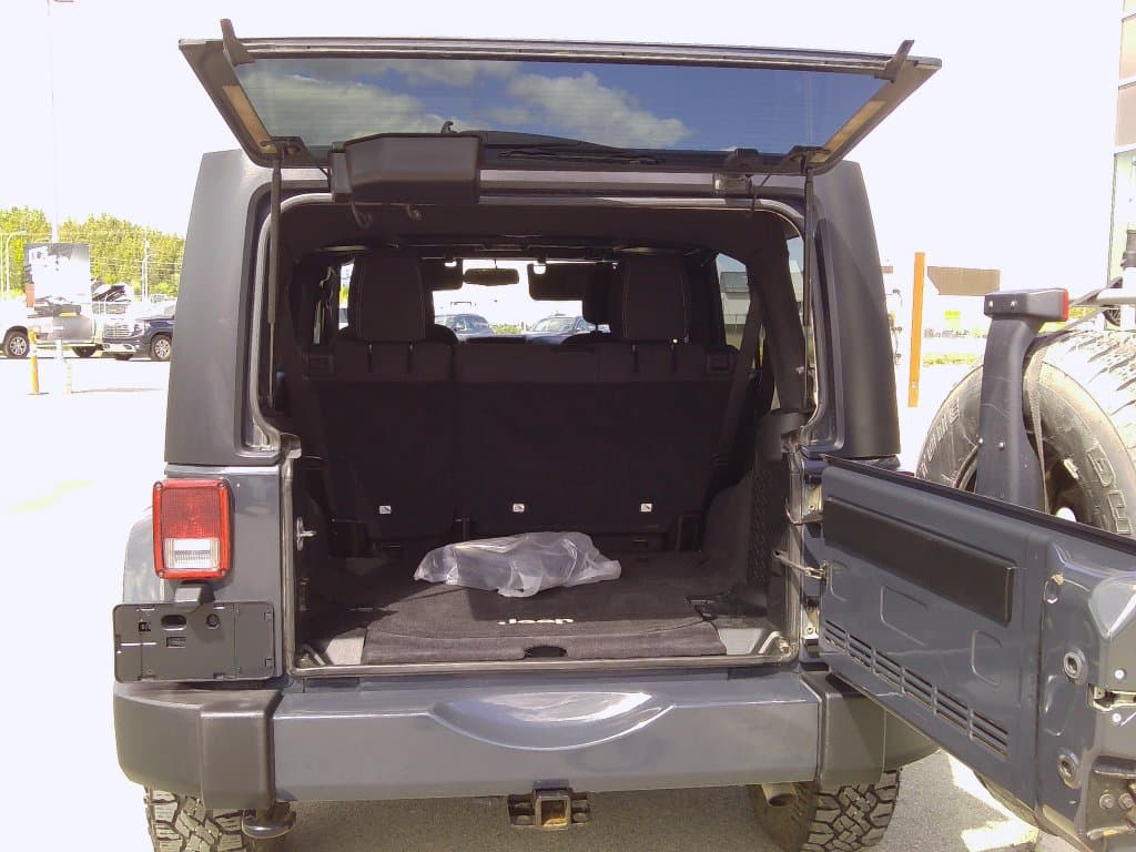 Jeep Wrangler Unlimited 2017 — photo 28