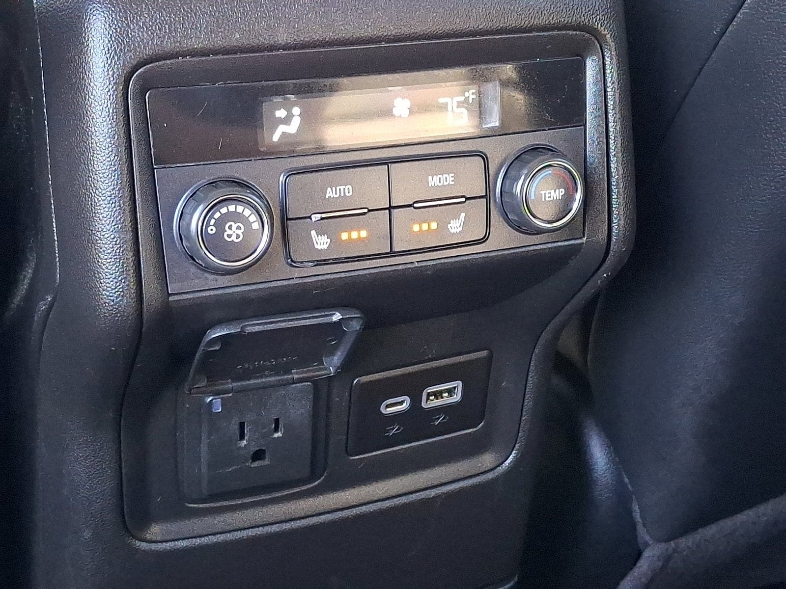 GMC Acadia 2023 — photo 25