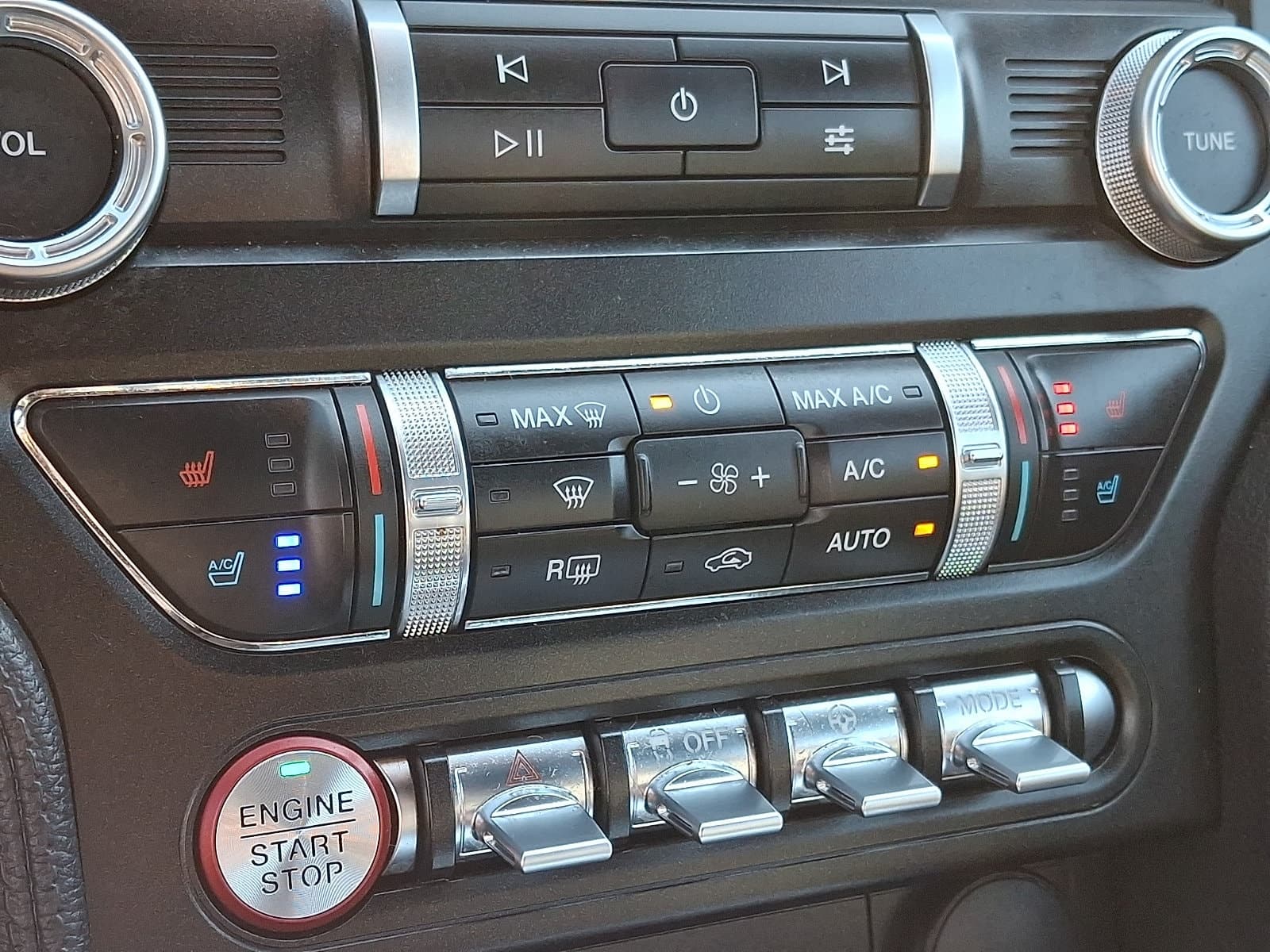 Ford Mustang 2019 — photo 33