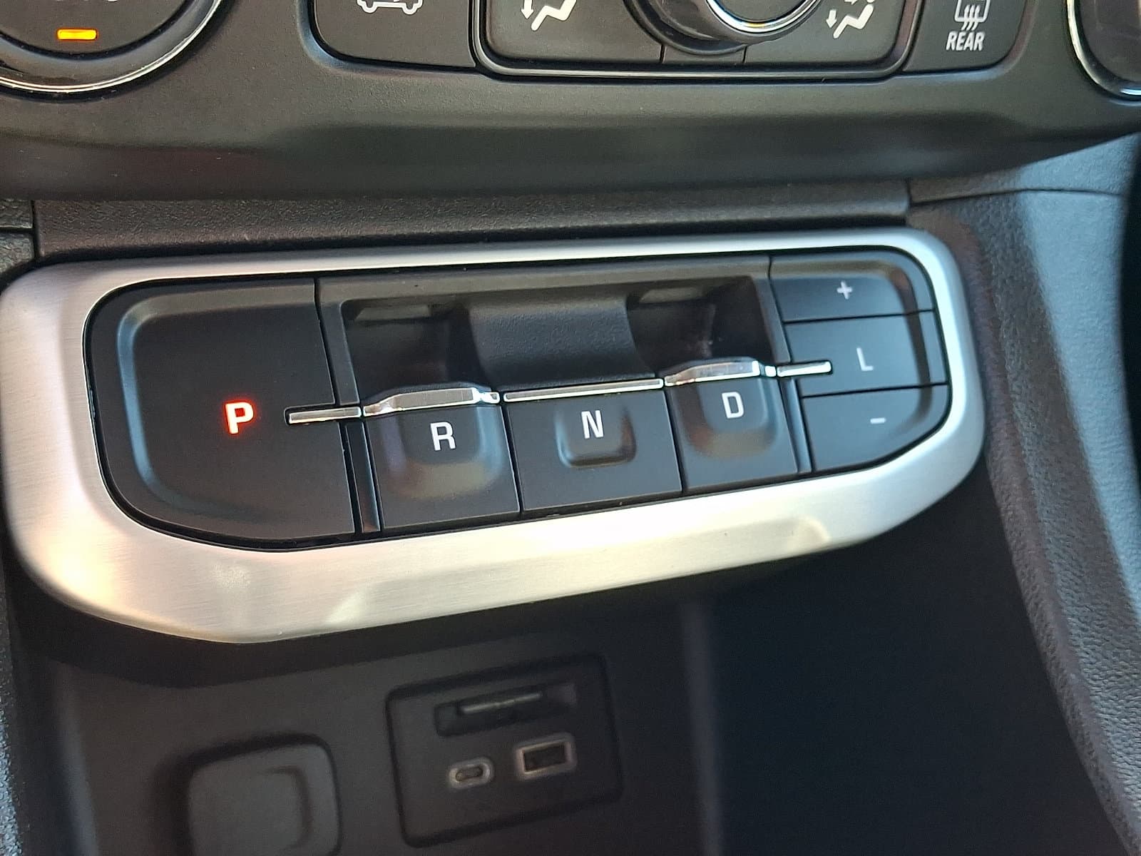 GMC Acadia 2023 — photo 33