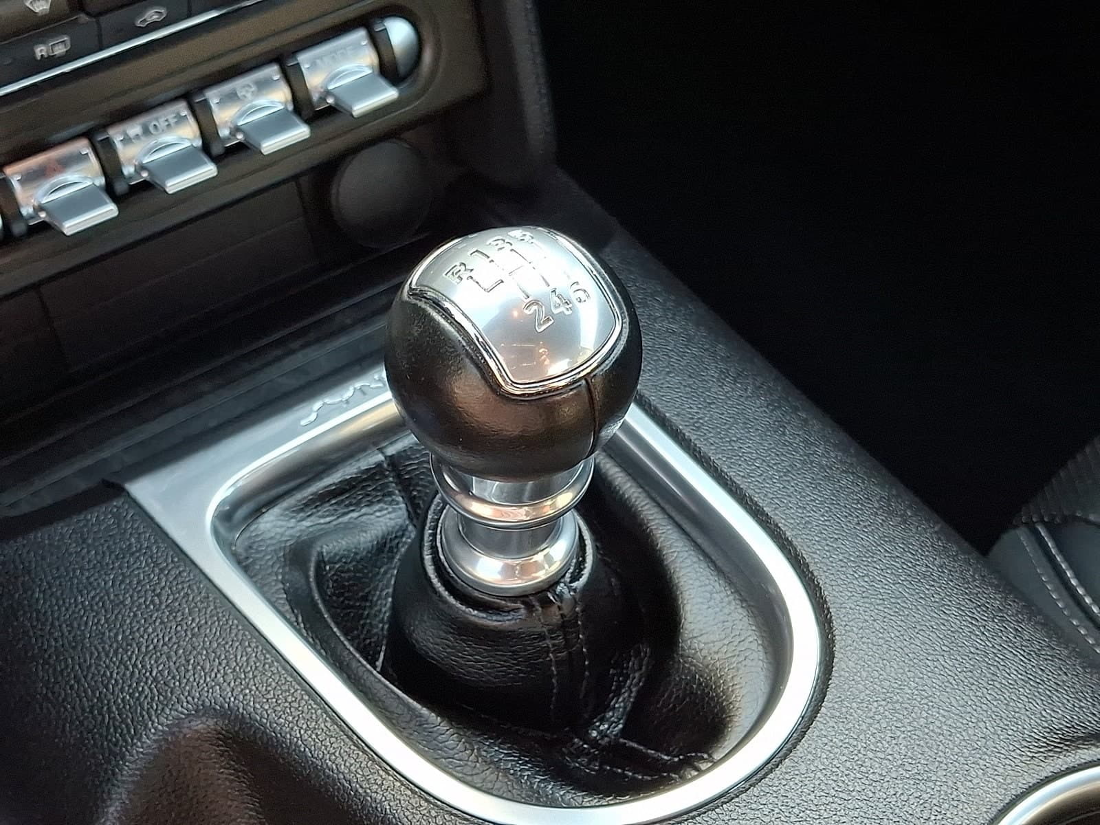 Ford Mustang 2019 — photo 31