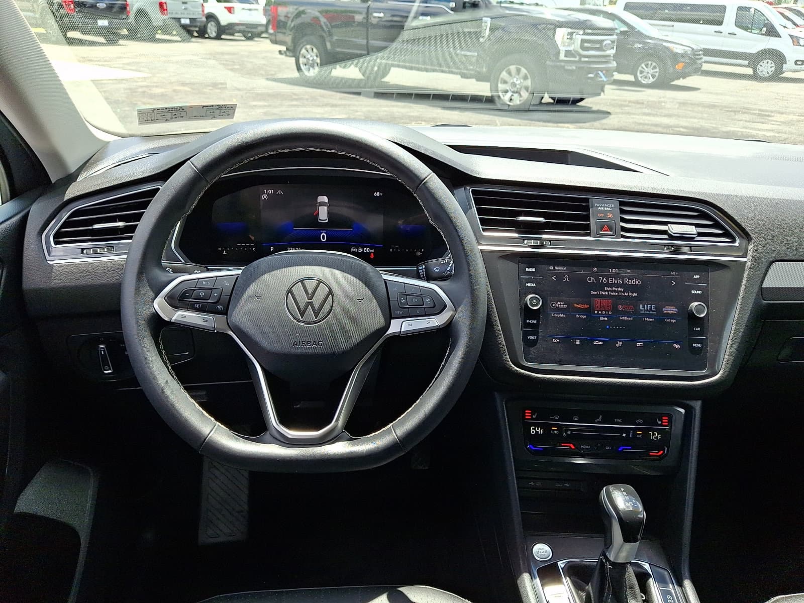 Volkswagen Tiguan 2023 — photo 27