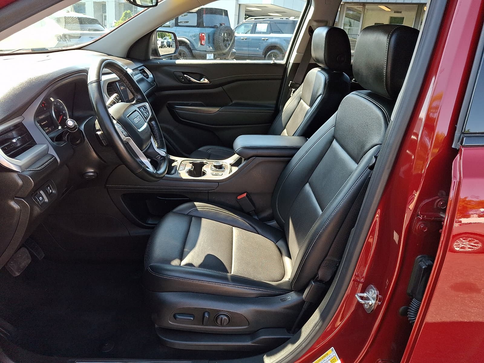 GMC Acadia 2023 — photo 31