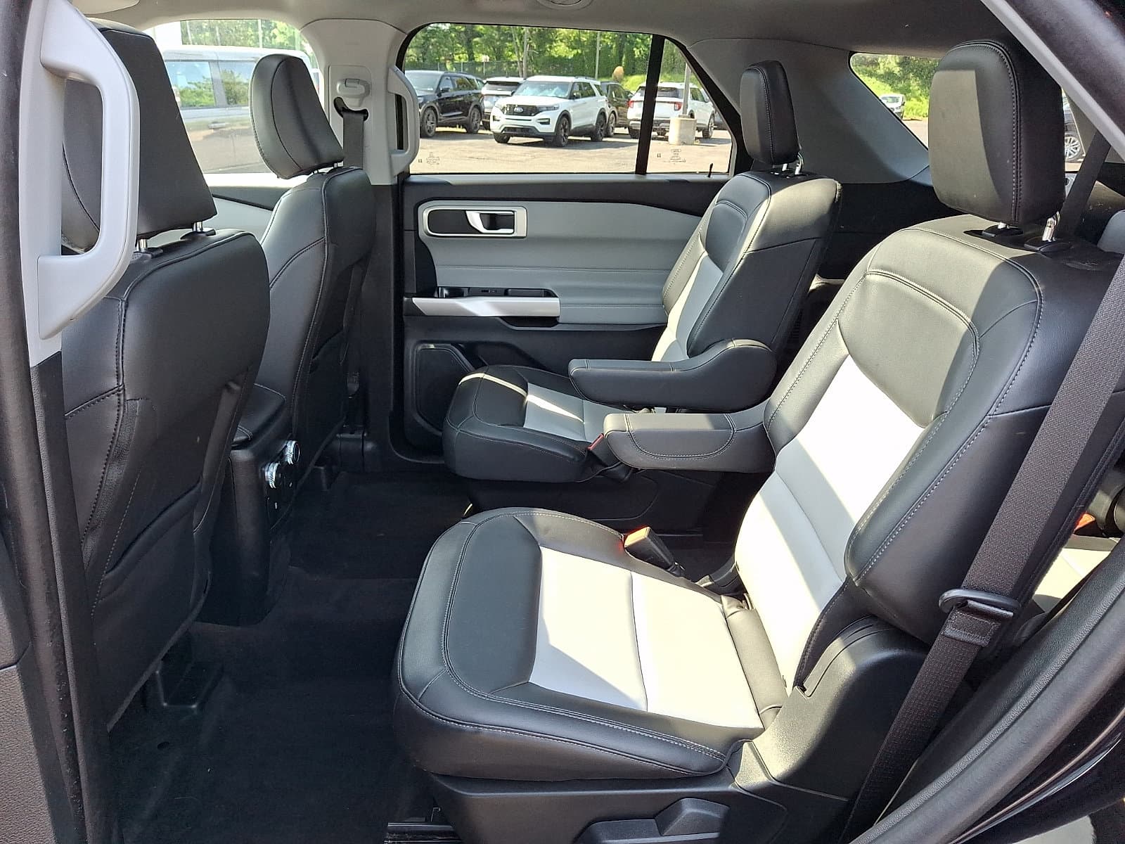 Ford Explorer 2022 — photo 25