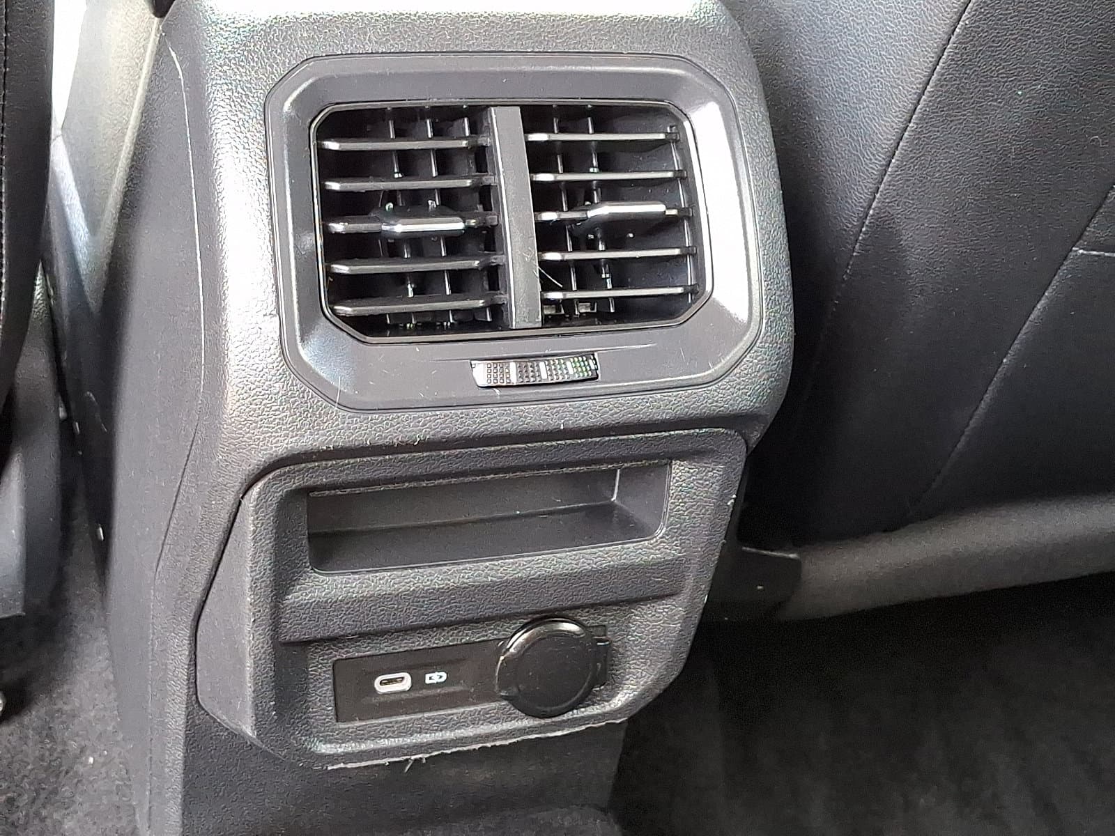 Volkswagen Tiguan 2023 — photo 25