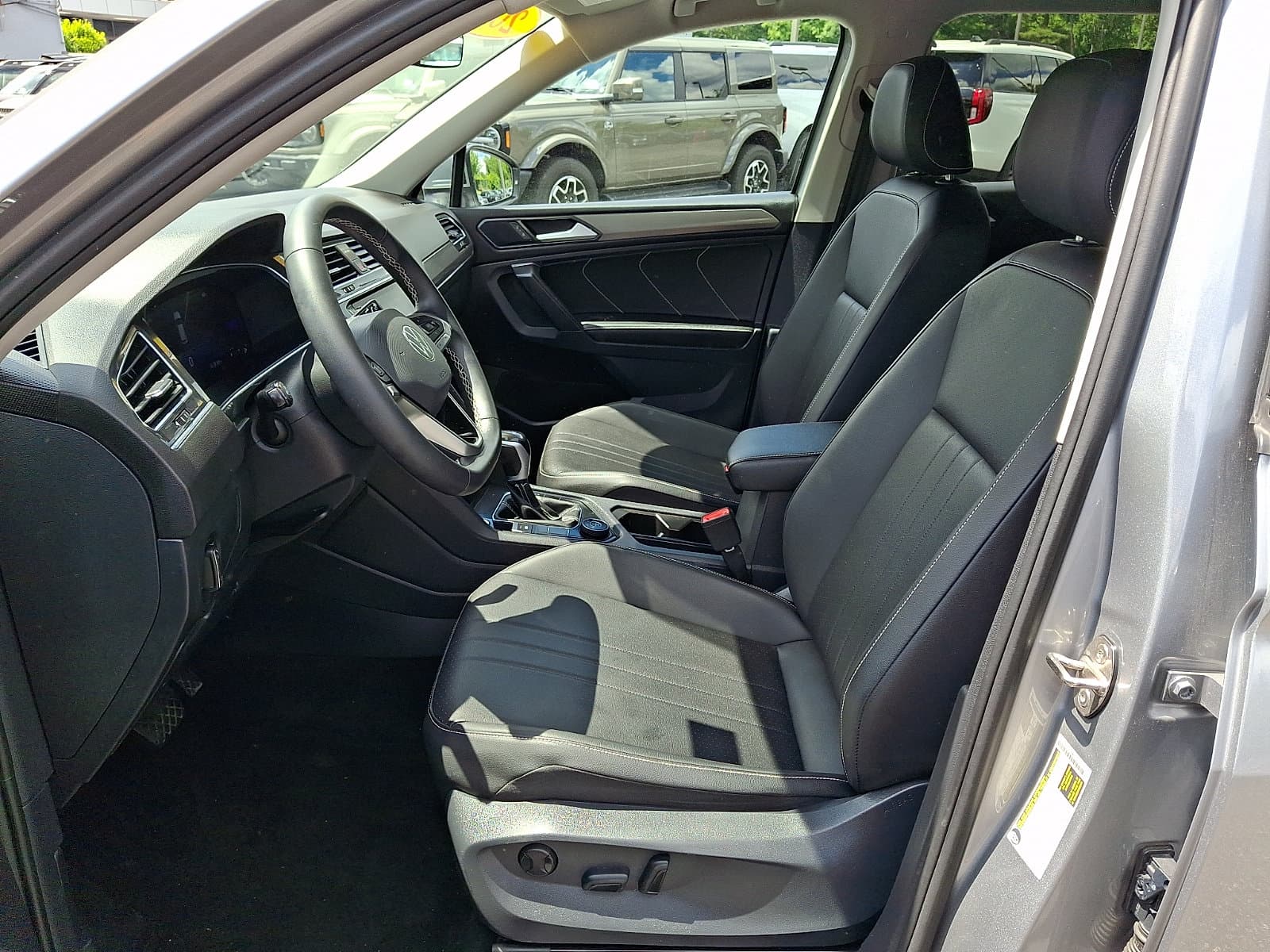 Volkswagen Tiguan 2023 — photo 31