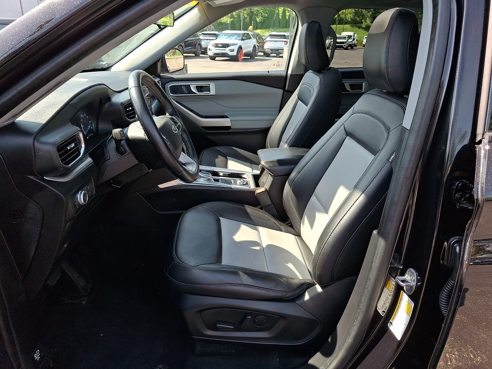 Ford Explorer 2022 — photo 33