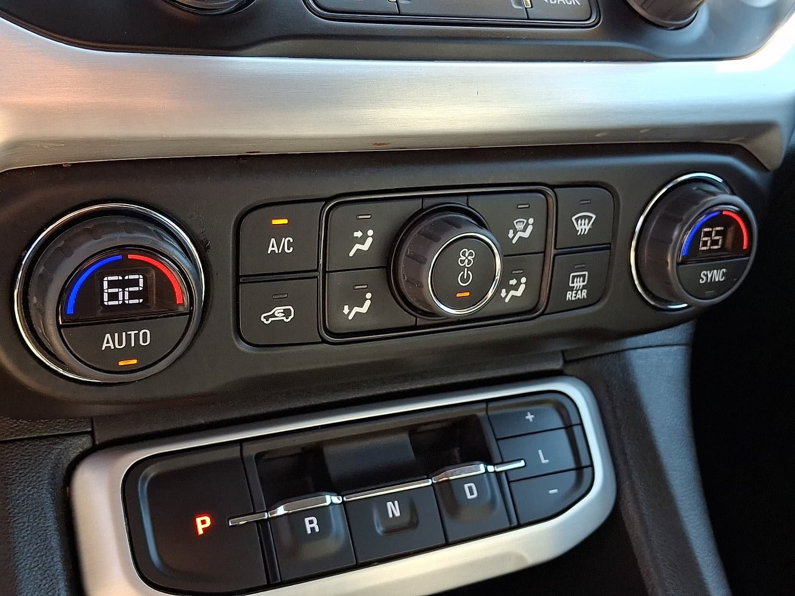 GMC Acadia 2023 — photo 35