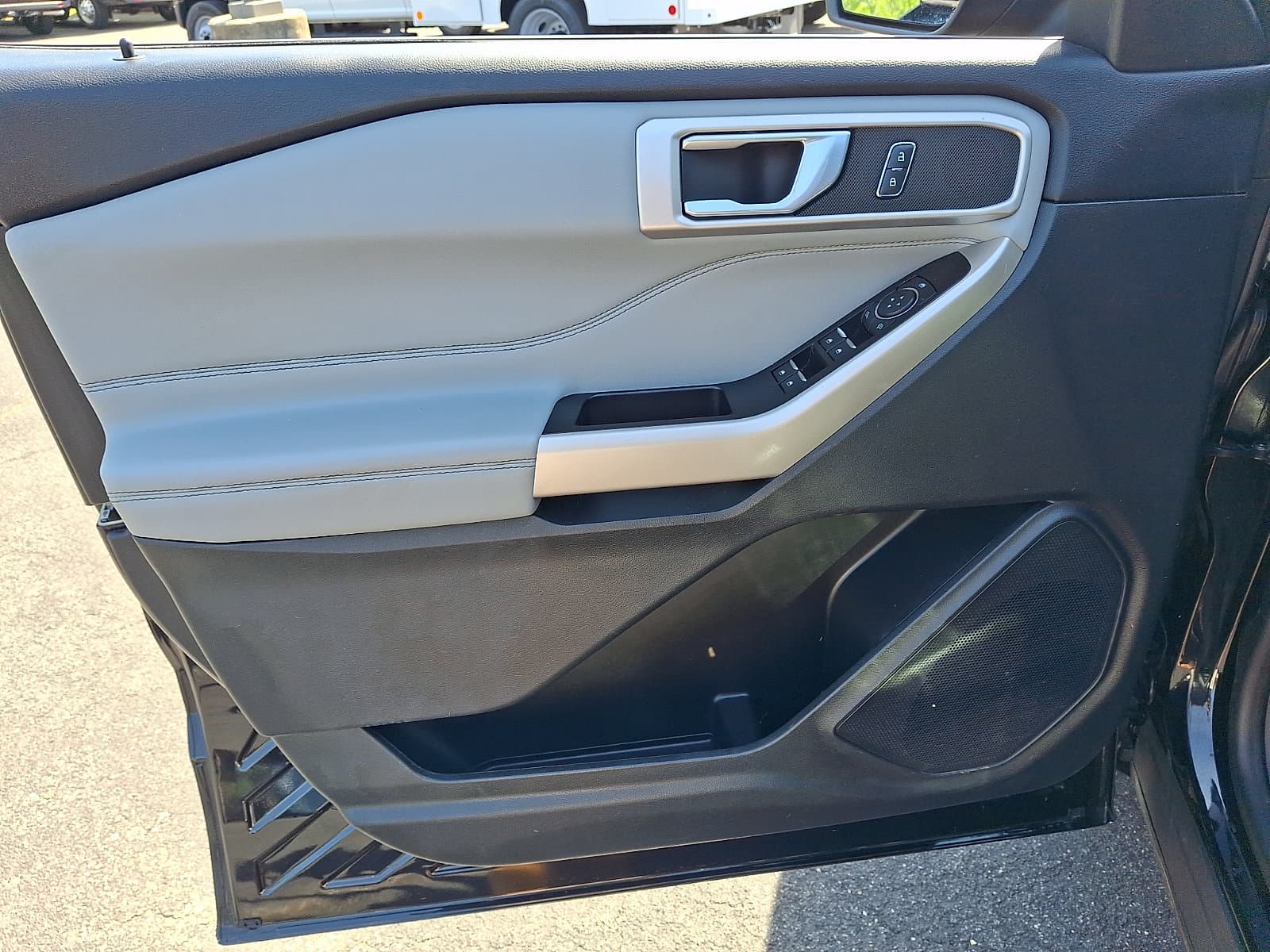 Ford Explorer 2022 — photo 31