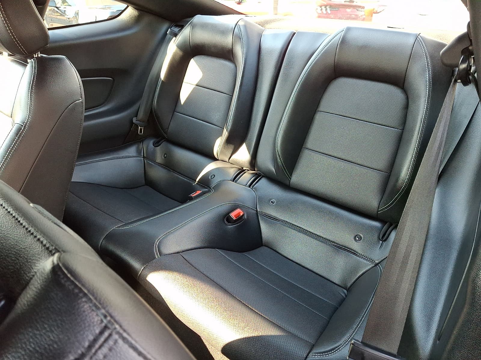 Ford Mustang 2019 — photo 27