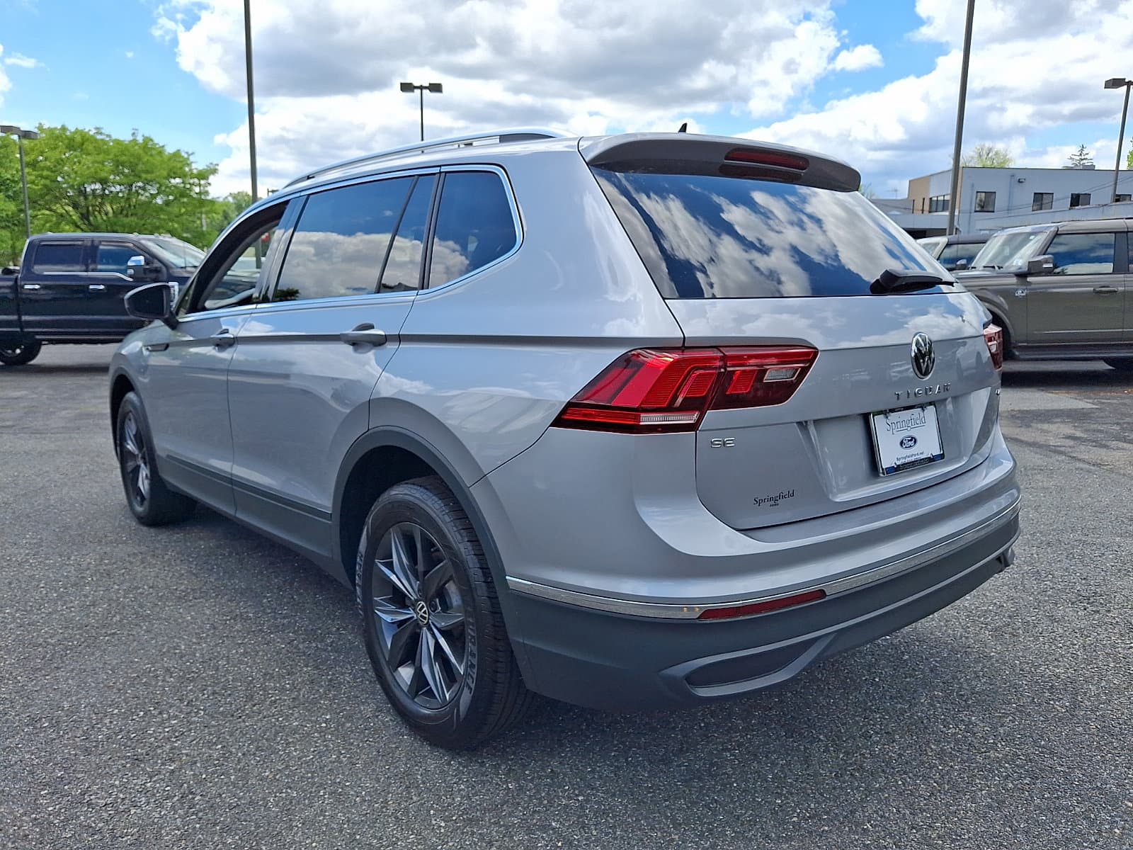 Volkswagen Tiguan 2023 — photo 8