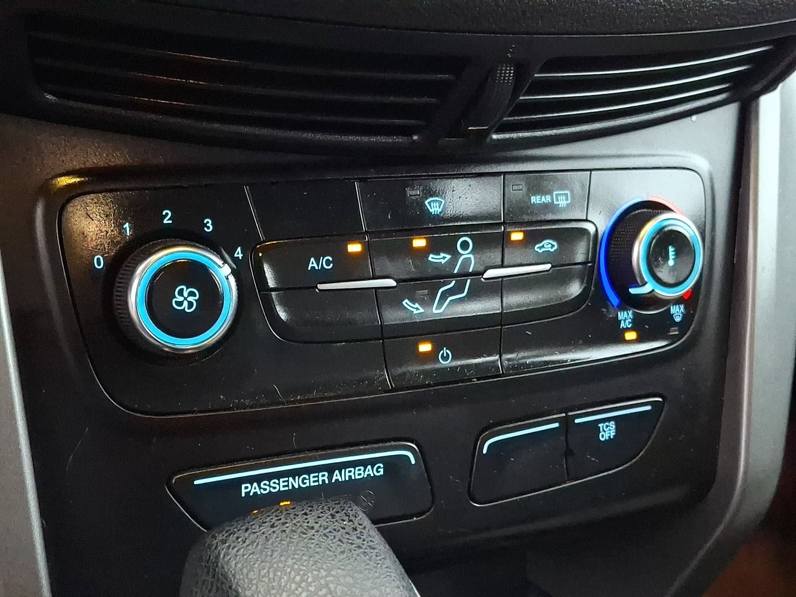 Ford Escape 2017 — photo 35