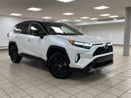 Toyota RAV4 2025 02PS Wind Chill Pearl With Bla à vendre à Calgary